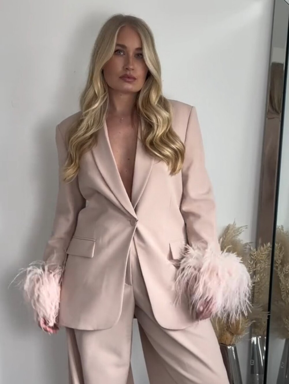 ZARA BLAZER WITH FEATHER CUFFS SIZE M